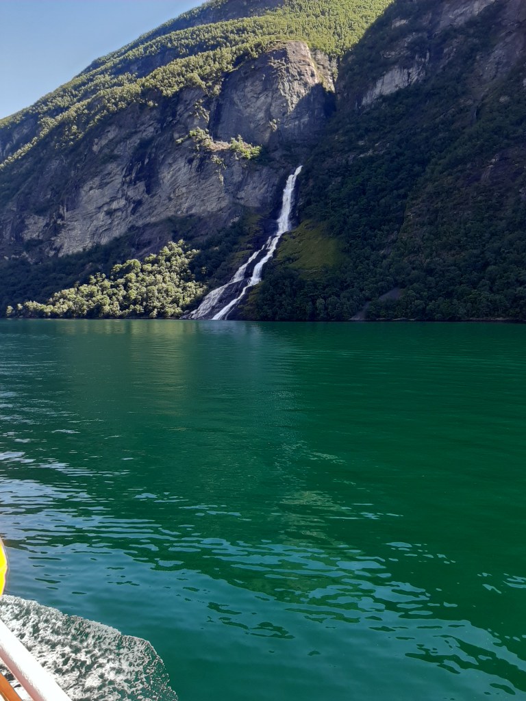Fra fergen mellom Hellesylt og Geiranger