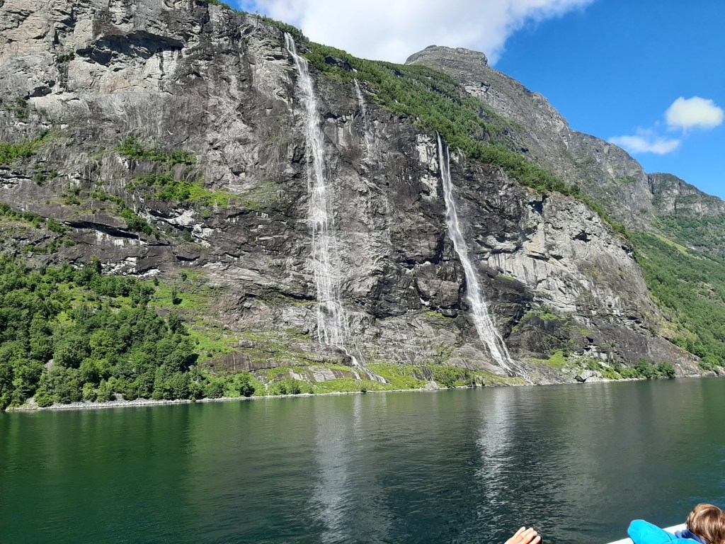 Fra fergen mellom Hellesylt og Geiranger