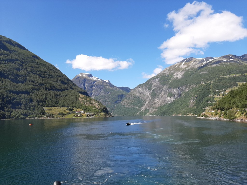 Fra fergen mellom Hellesylt og Geiranger